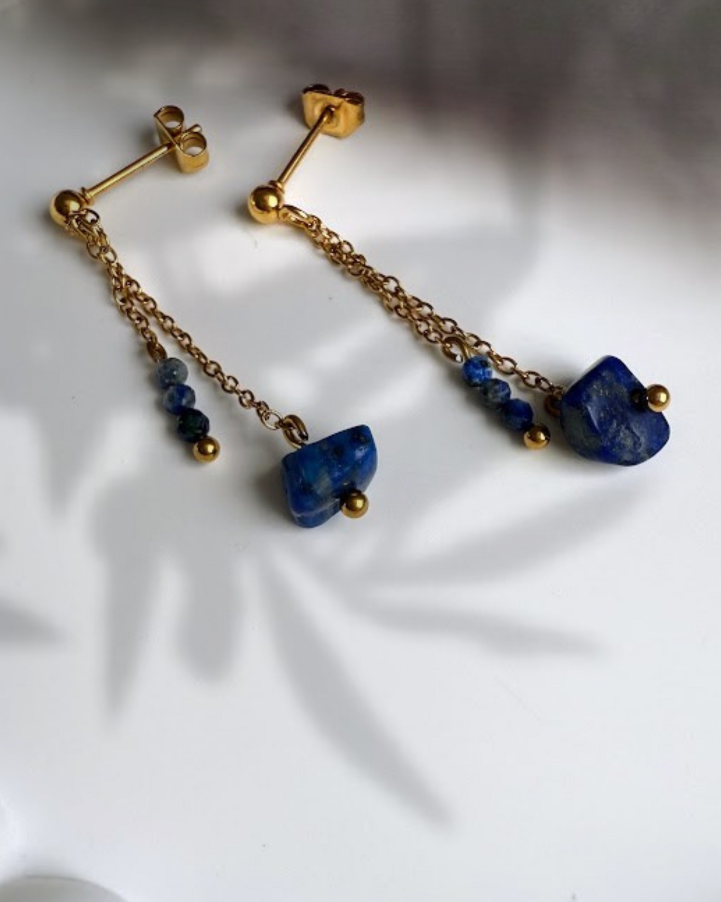 Doppelketten-Anhängeohrringe "Inner Wisdom" mit Lapislazuli